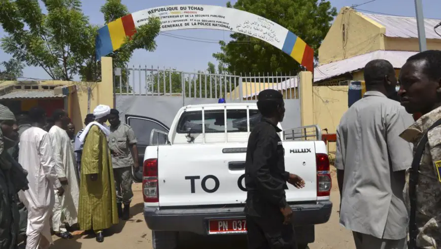 Des policiers à Ndjamena au Tchad. © REUTERS/Moumine Ngarmbassa