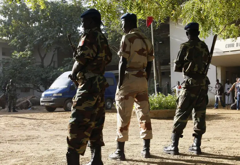 Soldats tchadiens devant le tribunal de N'djamena (image d’illustration). © Thomas SAMSON/Gamma-Rapho via Getty Images