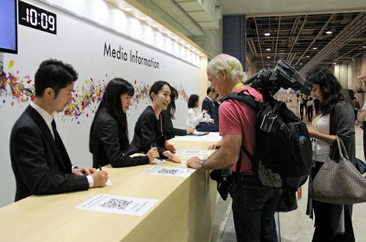 The press center of G20 Osaka summit is officially launched on June 27. Foreign journalists are consulting the press center. By Ma Fei from People’s Daily