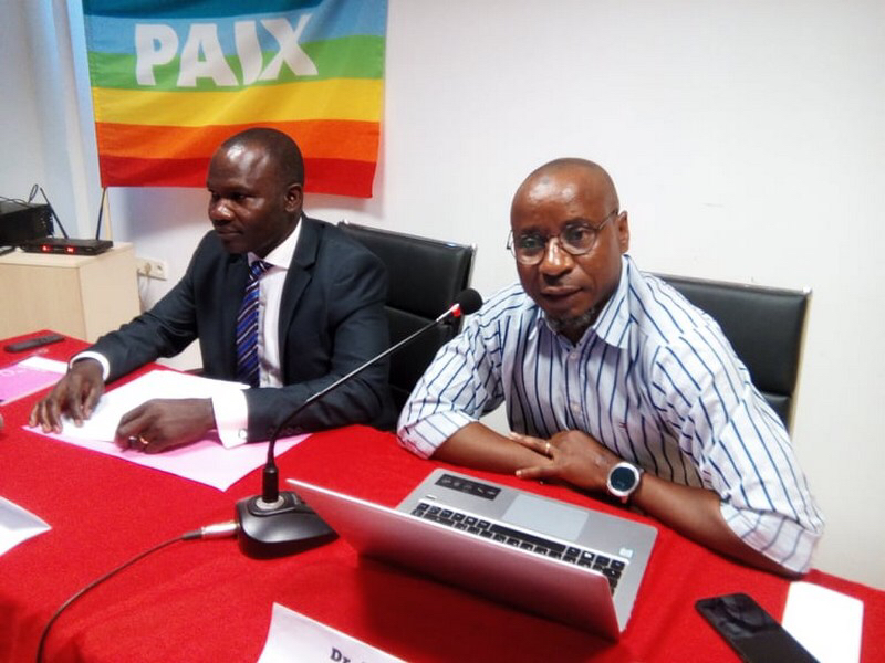 L'initiateur de la conférence-débat, Dr Abou-Bark Mashimango (à droite). L'initiateur de la conférence-débat, Dr Abou-Bark Mashimango (à droite).