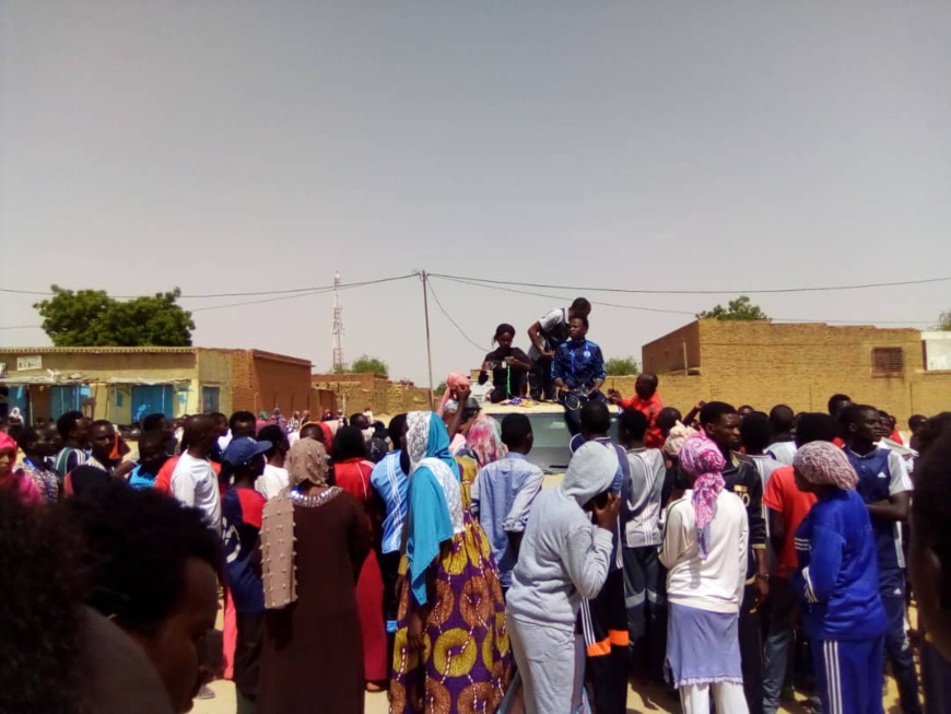 Tchad : bousculade aux épreuves d'EPS du baccalauréat à Abéché. © Alwihda Info Tchad : bousculade aux épreuves d'EPS du baccalauréat à Abéché. © Alwihda Info