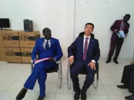 Le président de la CENI du Tchad, Mahamat Kodi et l'Ambassadeur de Chine au Tchad, Li Jin Jin. © Alwihda Info