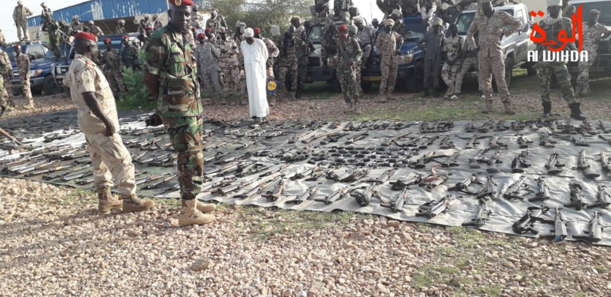 En images : importante saisie d'armes de guerre à l'Est du Tchad. © Alwihda Info En images : importante saisie d'armes de guerre à l'Est du Tchad. © Alwihda Info