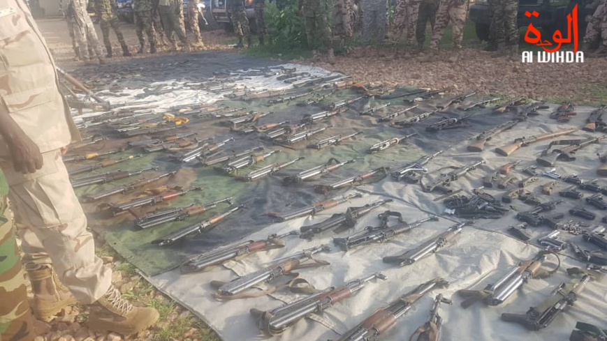 En images : importante saisie d'armes de guerre à l'Est du Tchad. © Alwihda Info En images : importante saisie d'armes de guerre à l'Est du Tchad. © Alwihda Info