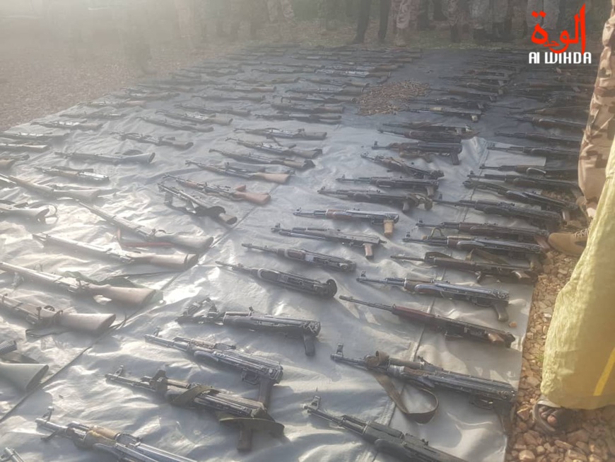 En images : importante saisie d'armes de guerre à l'Est du Tchad. © Alwihda Info En images : importante saisie d'armes de guerre à l'Est du Tchad. © Alwihda Info