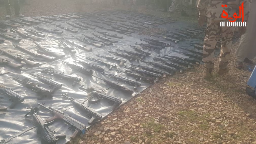 En images : importante saisie d'armes de guerre à l'Est du Tchad. © Alwihda Info En images : importante saisie d'armes de guerre à l'Est du Tchad. © Alwihda Info