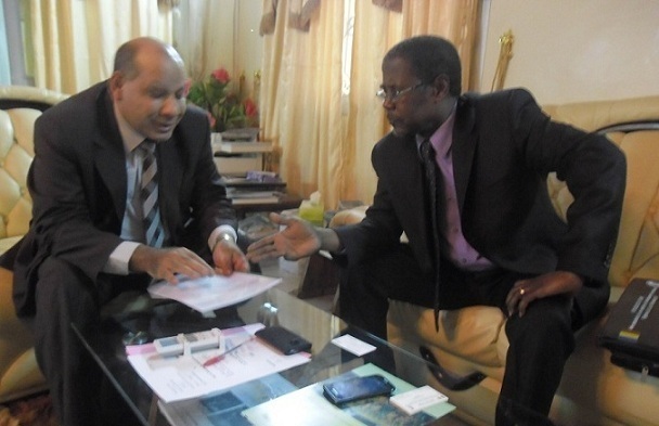 Le ministre de l’agriculture Dr. Adoum Djimet ( à droite ) et le Dr. Mohammed Ismaïl expert égyptien en aménagement de territoire ( à gauche). Crédits photos : Alwihda