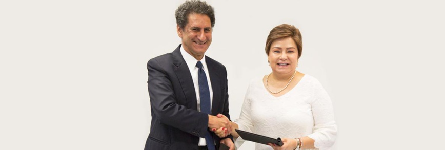 Patricia Espinosa and Francesco La Camera sign MOU. © DR Patricia Espinosa and Francesco La Camera sign MOU. © DR