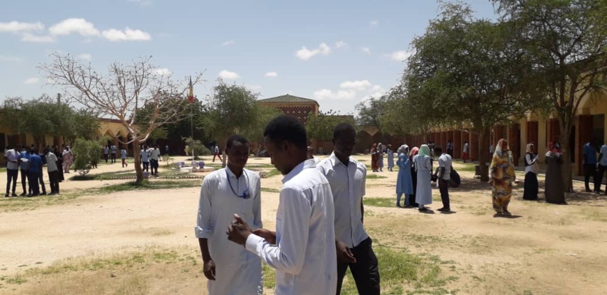 Tchad : fin des épreuves de la 2ème session du baccalauréat au lycée Franco-arabe d'Abéché. © Alwihda Info Tchad : fin des épreuves de la 2ème session du baccalauréat au lycée Franco-arabe d'Abéché. © Alwihda Info