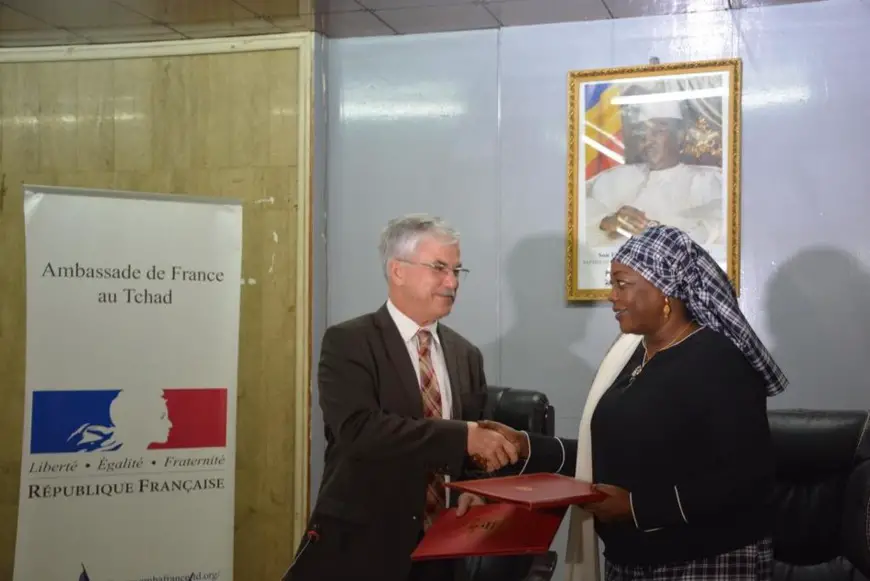 L’Ambassadeur de France au Tchad et la Secrétaire d’État aux Affaires Étrangères, à l’Intégration africaine, à la Coopération internationale et à la Diaspora. © Amba.FR/TD