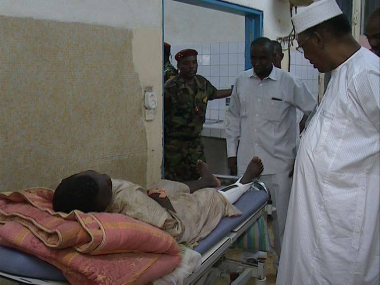 Tchad : le président Idriss Déby sous le choc après une descente en pleine nuit dans un hôpital. © PR