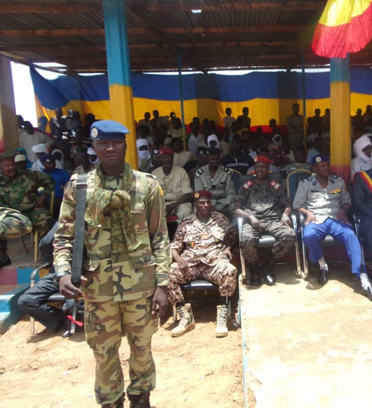 Un militaire en faction ce samedi 10 août 2019 lors de la passation de service entre les gouverneurs entrant et sortant à la Place de l'indépendance de Goz Beida, dans la province de Sila. Tchad. © Alwihda Info