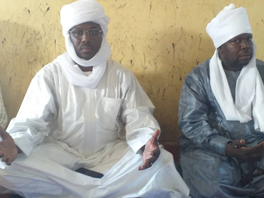 Une mission conduite par Yacoub Saleh Ourada s'est rendue dimanche 11 août 2019 à Amdoud, un village de la sous-préfecture d'Abéché rurale situé à 50 km de la ville. © Alwihda Info Une mission conduite par Yacoub Saleh Ourada s'est rendue dimanche 11 août 2019 à Amdoud, un village de la sous-préfecture d'Abéché rurale situé à 50 km de la ville. © Alwihda Info