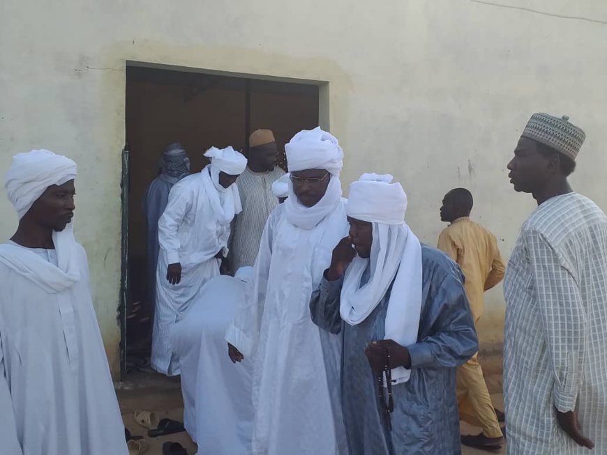 Une mission conduite par Yacoub Saleh Ourada s'est rendue dimanche 11 août 2019 à Amdoud, un village de la sous-préfecture d'Abéché rurale situé à 50 km de la ville. © Alwihda Info Une mission conduite par Yacoub Saleh Ourada s'est rendue dimanche 11 août 2019 à Amdoud, un village de la sous-préfecture d'Abéché rurale situé à 50 km de la ville. © Alwihda Info