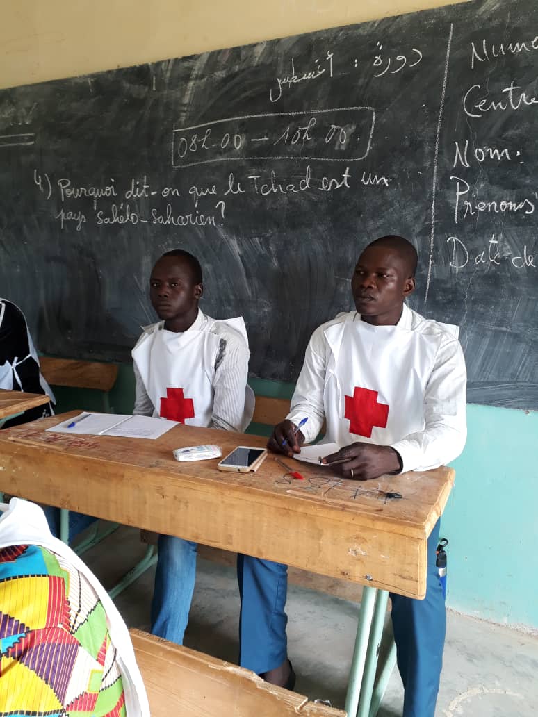 Tchad : les jeunes se forment en secourisme et aux premiers secours. © Alwihda Info Tchad : les jeunes se forment en secourisme et aux premiers secours. © Alwihda Info