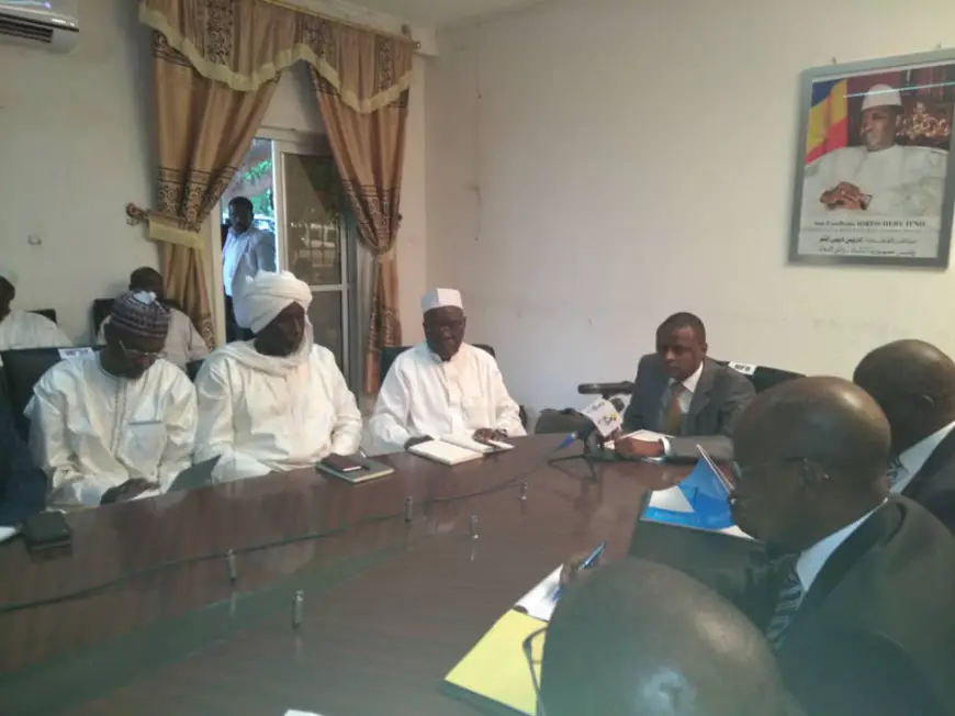 Tchad : le ministre des Finances Tahir Hamid Nguilin rencontre le patronat. © Alwihda Info