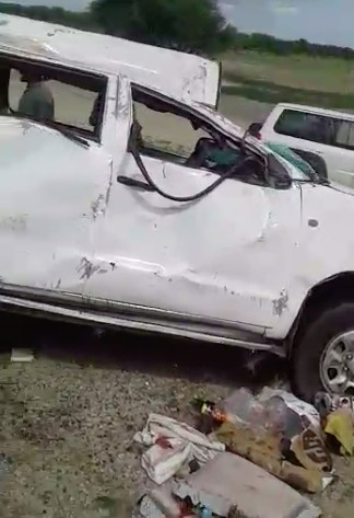 Tchad : un mort dans la délégation terrestre du Sultan du Ouaddaï après un accident routier. © Capture d'écran vidéo Alwihda Tchad : un mort dans la délégation terrestre du Sultan du Ouaddaï après un accident routier. © Capture d'écran vidéo Alwihda