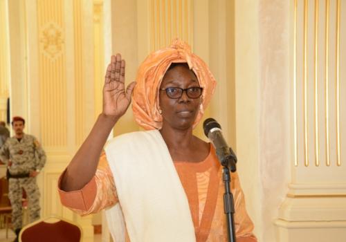 Tchad : la ministre du Commerce, Achta Djibrine Sy prête serment. © PR