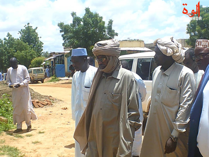 En images : immersion à Goz Beida avec le gouverneur pour l'état d'urgence. © Alwihda Info En images : immersion à Goz Beida avec le gouverneur pour l'état d'urgence. © Alwihda Info