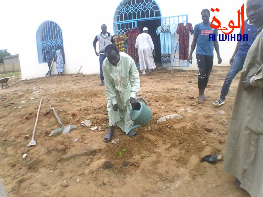 Tchad : une opération de salubrité à Goz Beida. © Alwihda Info