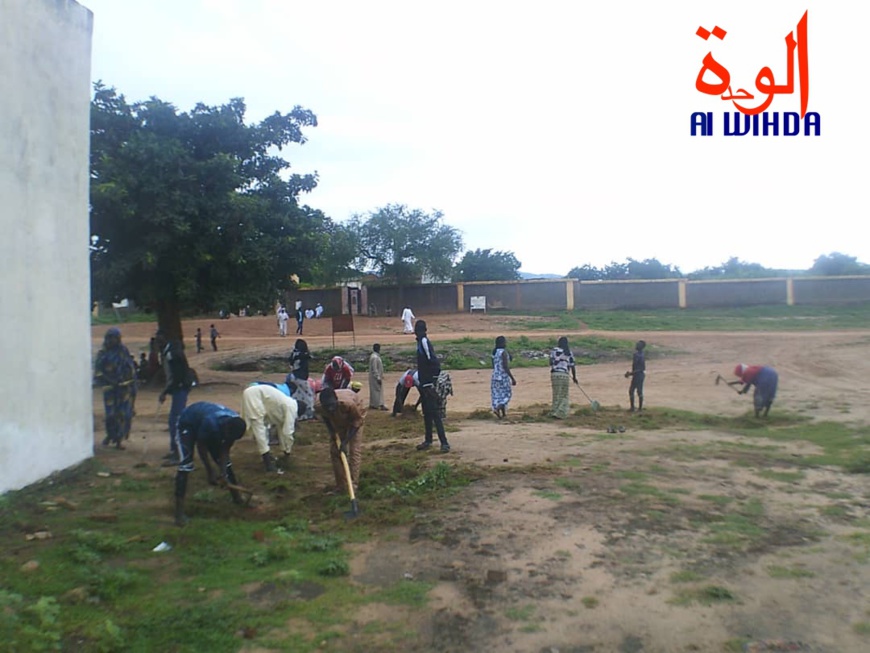 Tchad : une opération de salubrité à Goz Beida. © Alwihda Info