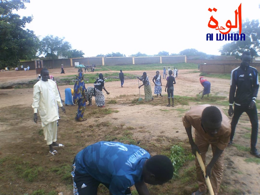 Tchad : une opération de salubrité à Goz Beida. © Alwihda Info