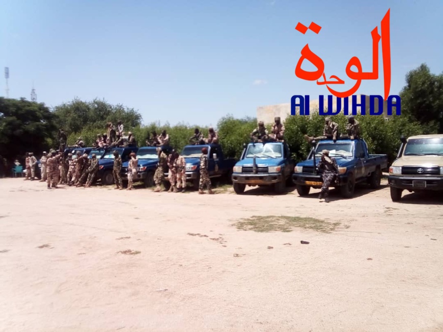 Tchad : une centaine d'armes de guerre saisies dont un lance-roquettes au Ouaddaï. © Alwihda Info Tchad : une centaine d'armes de guerre saisies dont un lance-roquettes au Ouaddaï. © Alwihda Info