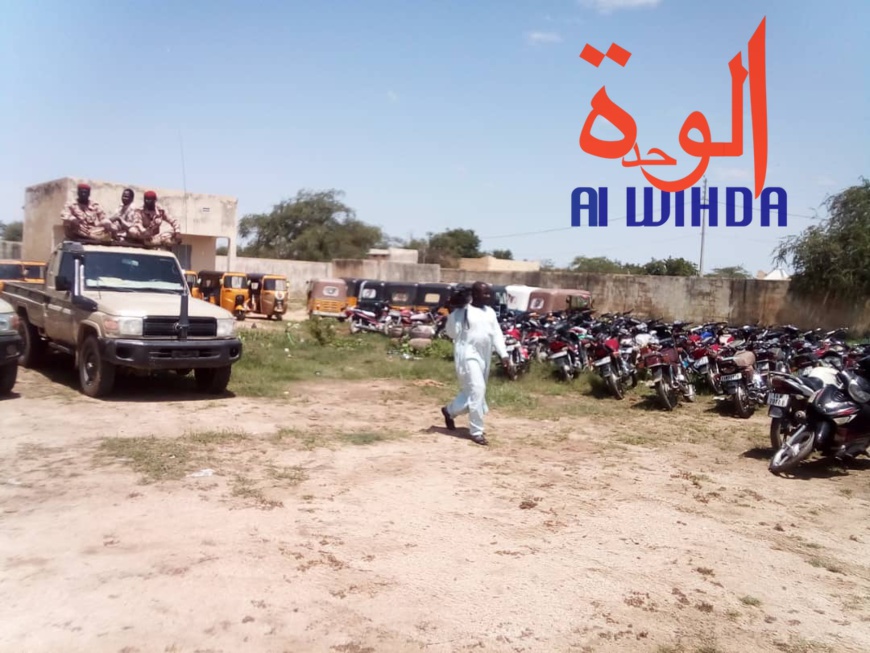 Tchad : 97 motos, 30 Rakcha et 4 véhicules saisis à Abéché. © Alwihda Info Tchad : 97 motos, 30 Rakcha et 4 véhicules saisis à Abéché. © Alwihda Info
