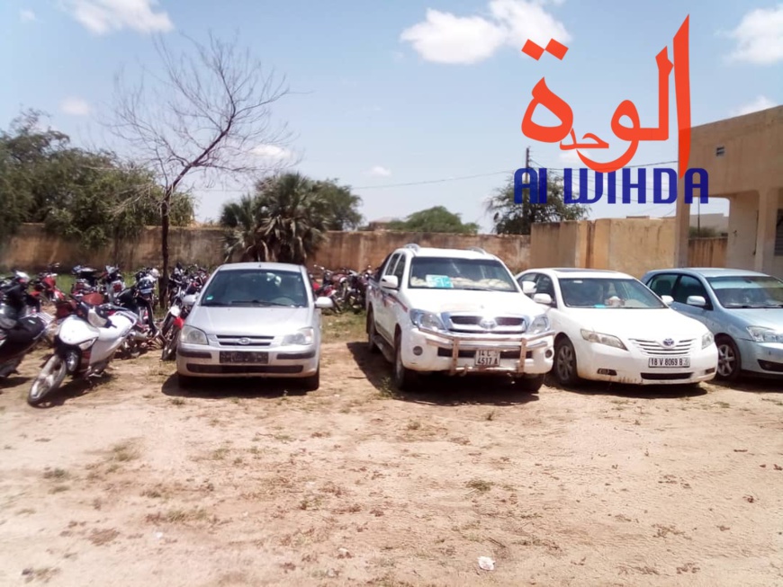 Tchad : 97 motos, 30 Rakcha et 4 véhicules saisis à Abéché. © Alwihda Info Tchad : 97 motos, 30 Rakcha et 4 véhicules saisis à Abéché. © Alwihda Info