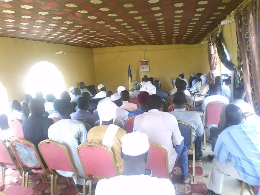 Tchad : le gouverneur de Sila rencontre les commerçants et chefs administratifs. © Alwihda Info