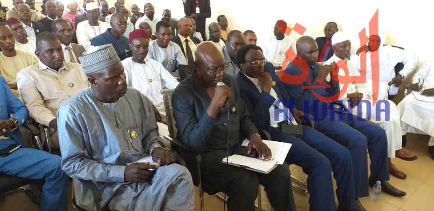 Tchad : le ministre de la Justice et le président de la Cour suprême à Abéché Tchad : le ministre de la Justice et le président de la Cour suprême à Abéché