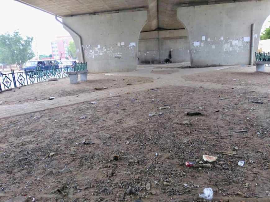 Tchad : sous les viaducs de N'Djamena, l'incivisme et l'insécurité. © Alwihda Info Tchad : sous les viaducs de N'Djamena, l'incivisme et l'insécurité. © Alwihda Info