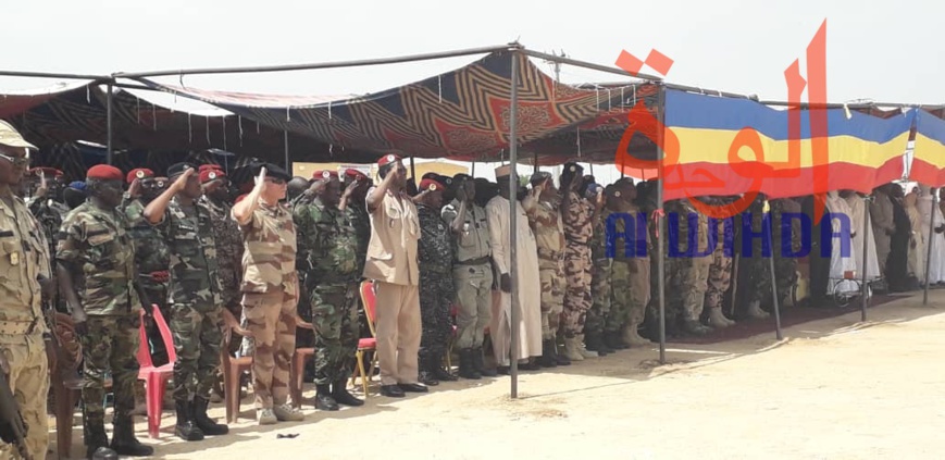 Tchad : des officiers installés dans leurs nouvelles fonctions militaires à l'Est. © Alwihda Info Tchad : des officiers installés dans leurs nouvelles fonctions militaires à l'Est. © Alwihda Info