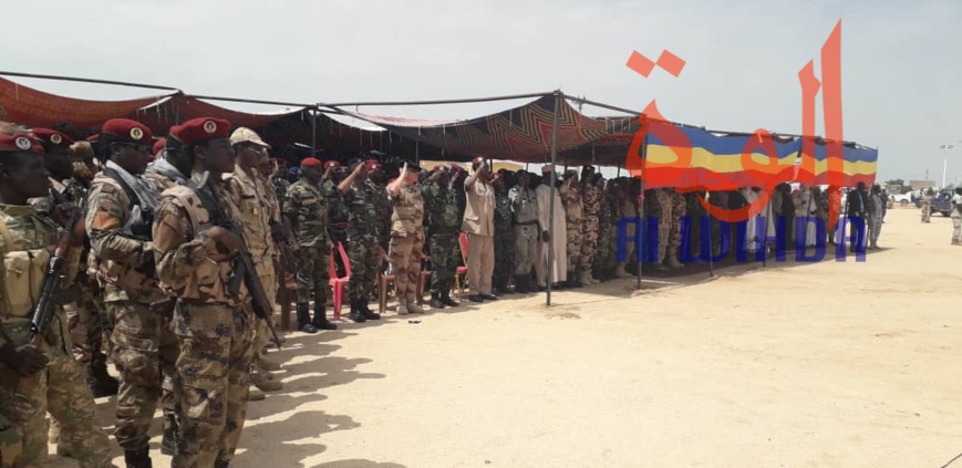 Tchad : des officiers installés dans leurs nouvelles fonctions militaires à l'Est. © Alwihda Info Tchad : des officiers installés dans leurs nouvelles fonctions militaires à l'Est. © Alwihda Info