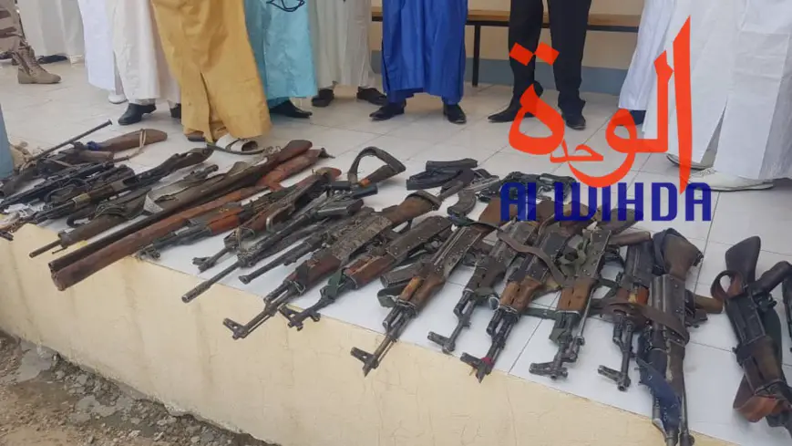 Tchad : des armes de guerre saisies et présentées au ministre de la Justice. © Alwihda Info
