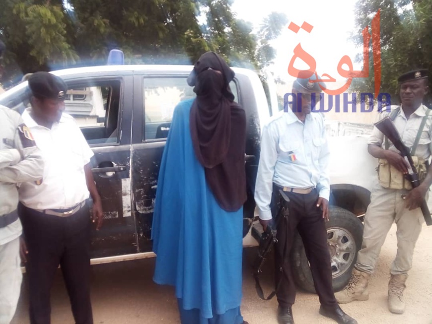 Tchad : un homme vêtu d'une burqa interpellé par la police. © Alwihda Info