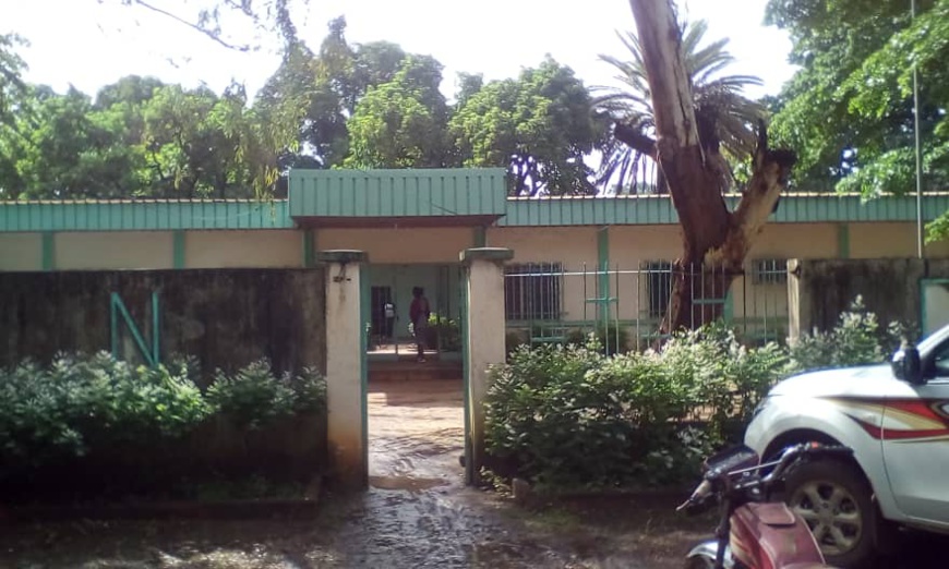 Tchad : des interrogations après l'incendie des bureaux de l'ANADER à Moundou. © Alwihda Info Tchad : des interrogations après l'incendie des bureaux de l'ANADER à Moundou. © Alwihda Info