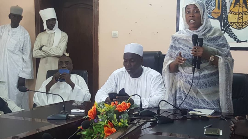 Caravane de sensibilisation sur la scolarisation des jeunes filles à N'Djamena. © Alwihda Info