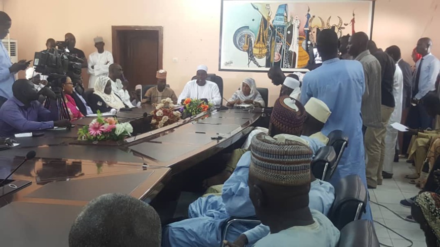 Caravane de sensibilisation sur la scolarisation des jeunes filles à N'Djamena. © Alwihda Info Caravane de sensibilisation sur la scolarisation des jeunes filles à N'Djamena. © Alwihda Info