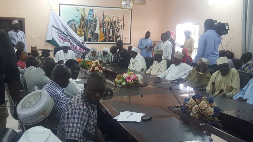 Caravane de sensibilisation sur la scolarisation des jeunes filles à N'Djamena. © Alwihda Info Caravane de sensibilisation sur la scolarisation des jeunes filles à N'Djamena. © Alwihda Info