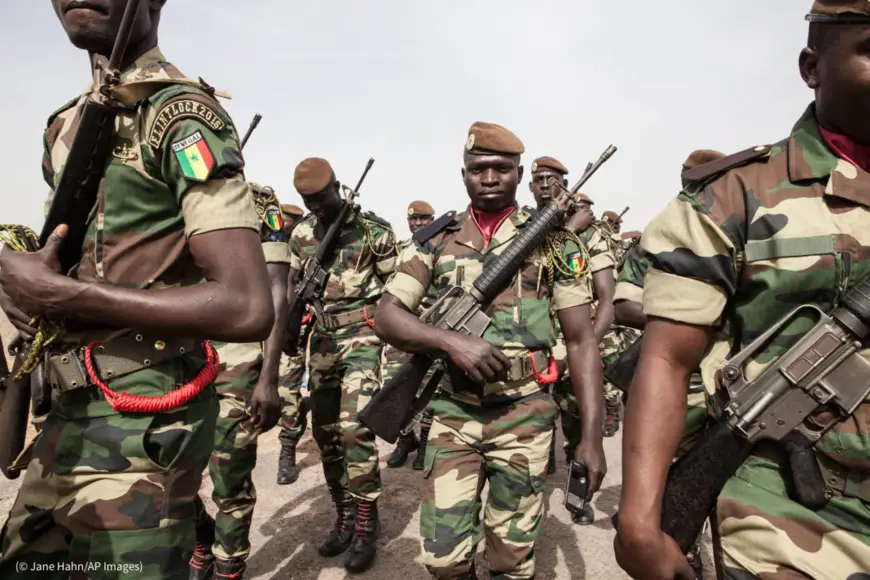 Des soldats sénégalais participent à une formation annuelle à la lutte antiterroriste, à Thiès, au Sénégal, en 2016. (© Jane Hahn/AP Images)