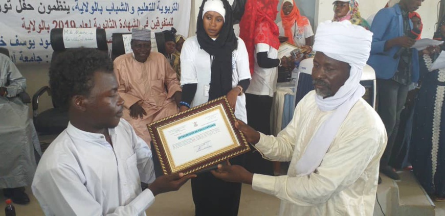 Tchad : à l'Est, les 146 meilleurs bacheliers récompensés. © Alwihda Info Tchad : à l'Est, les 146 meilleurs bacheliers récompensés. © Alwihda Info