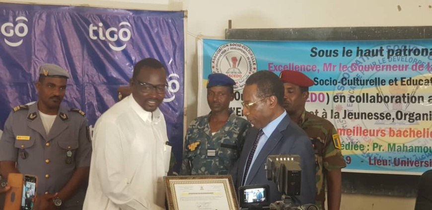 Tchad : à l'Est, les 146 meilleurs bacheliers récompensés. © Alwihda Info Tchad : à l'Est, les 146 meilleurs bacheliers récompensés. © Alwihda Info