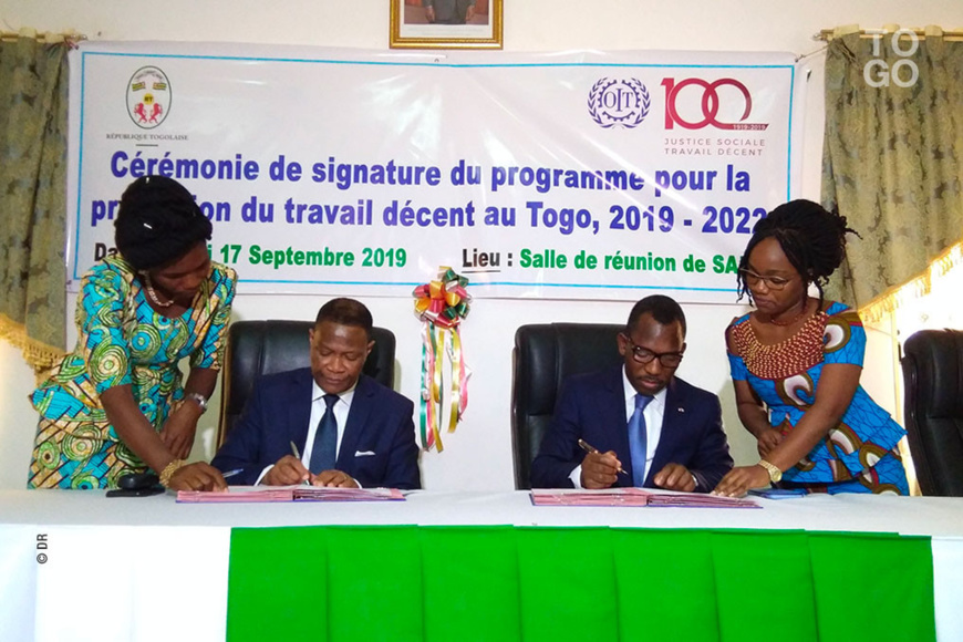 Le gouvernement et l’OIT signent un accord pour promouvoir l’emploi décent au Togo. © DR/RT Le gouvernement et l’OIT signent un accord pour promouvoir l’emploi décent au Togo. © DR/RT