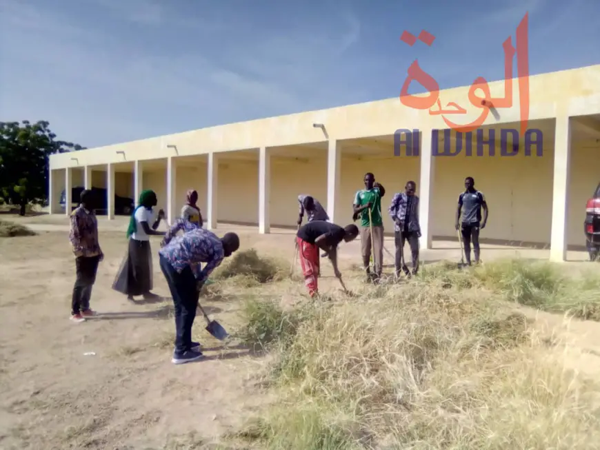 Tchad : des bénévoles nettoient le gouvernorat du Ouaddaï