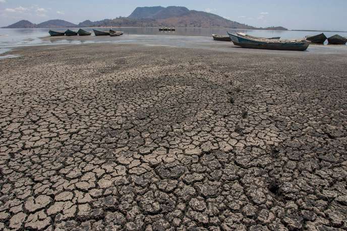 Les rives asséchées du lac Chilwa, au Malawi, en octobre 2018. © AMOS GUMULIRA / AFP