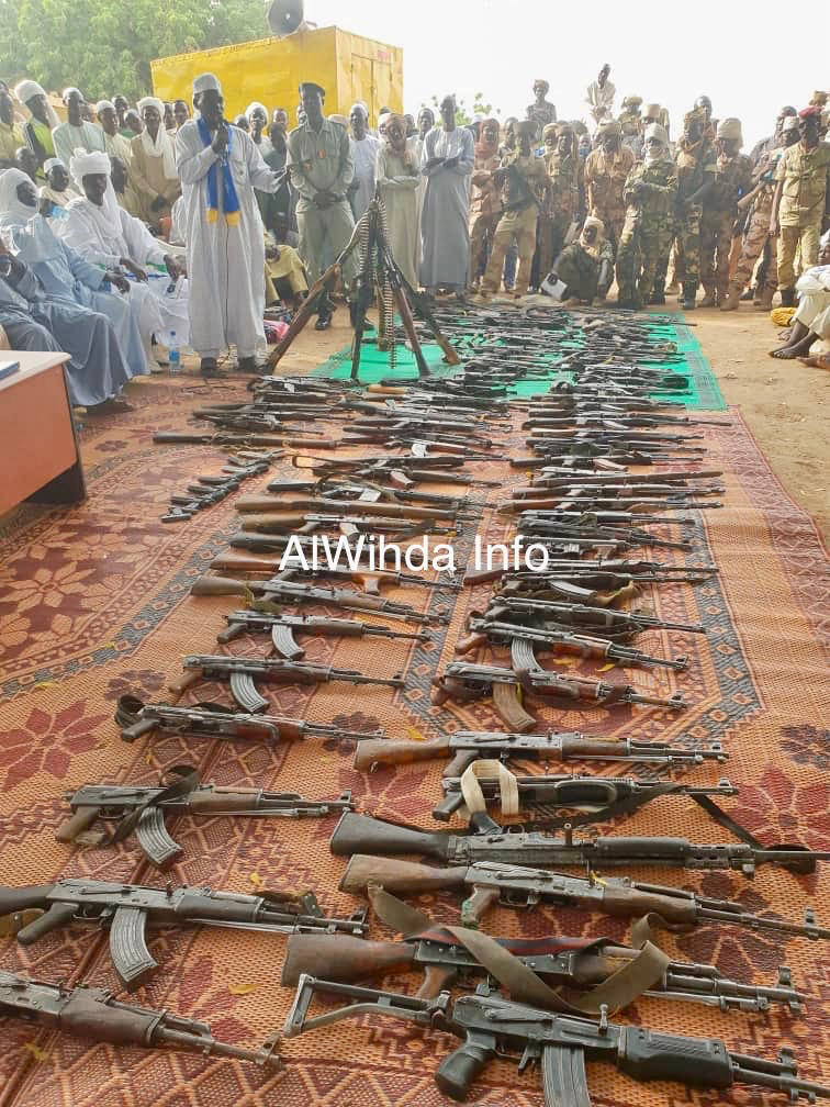 Tchad : un arsenal de guerre présenté à Abdi Tchad : un arsenal de guerre présenté à Abdi