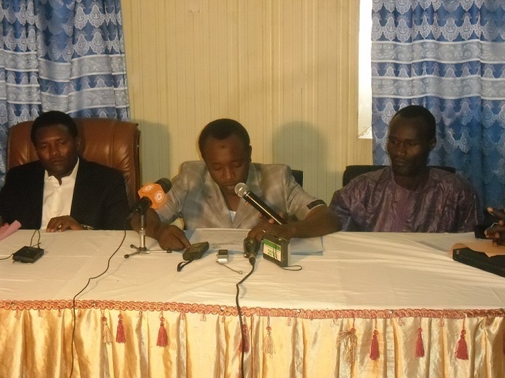 Le Président de l'Association des Jeunes Unis pour la Réconciliation Nationale et le Dévellopement (AJURND), Nassour Charfadine, à gauche. Crédits photos : Alwihda