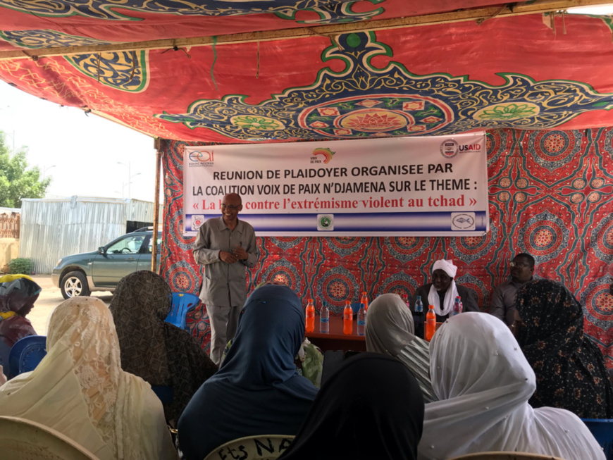 Tchad : à N'Djamena, les vendeuses de poisson sensibilisées sur l'extrémisme. © Alwihda Info Tchad : à N'Djamena, les vendeuses de poisson sensibilisées sur l'extrémisme. © Alwihda Info