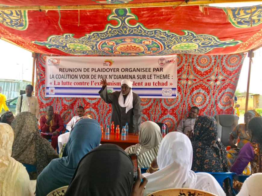 Tchad : à N'Djamena, les vendeuses de poisson sensibilisées sur l'extrémisme. © Alwihda Info Tchad : à N'Djamena, les vendeuses de poisson sensibilisées sur l'extrémisme. © Alwihda Info